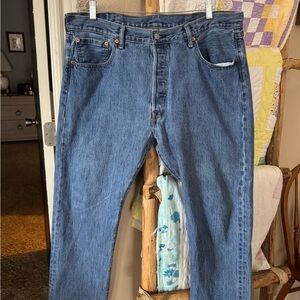 Levi's Men's Medium Blue Straight Jeans